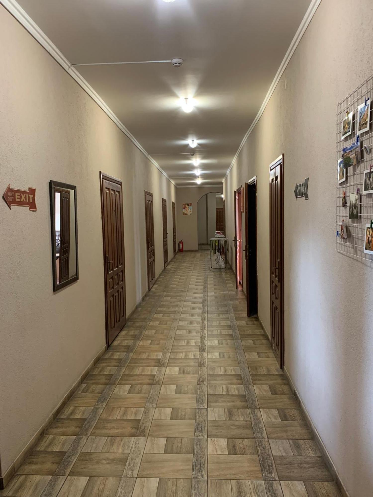 Yurus Hostel Lviv Buitenkant foto
